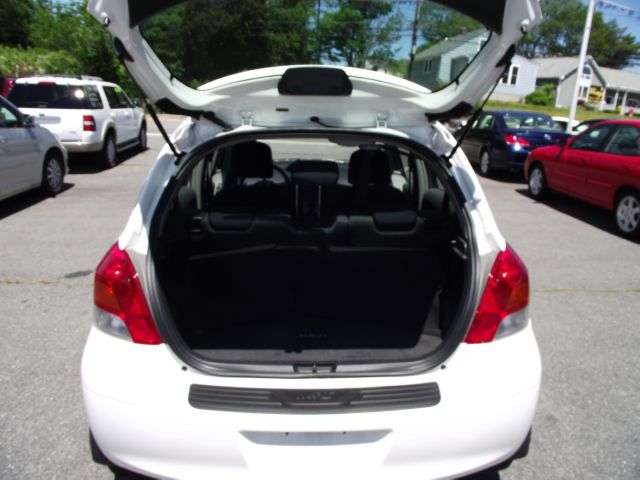 Toyota Yaris 2011 photo 18