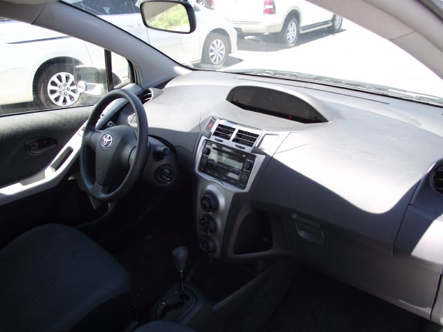 Toyota Yaris 2011 photo 19