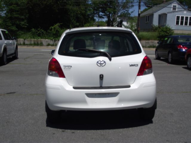 Toyota Yaris 2011 photo 4