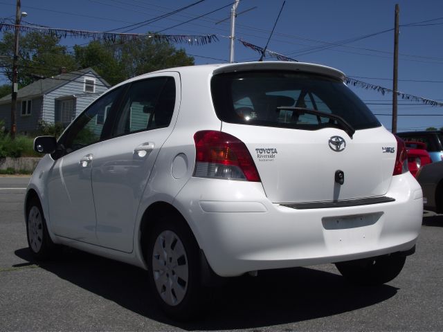 Toyota Yaris 2011 photo 9