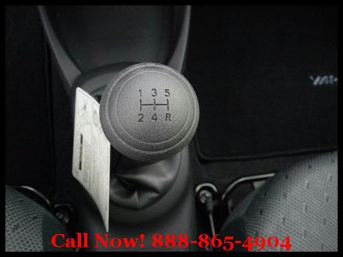 Toyota Yaris 2011 photo 2