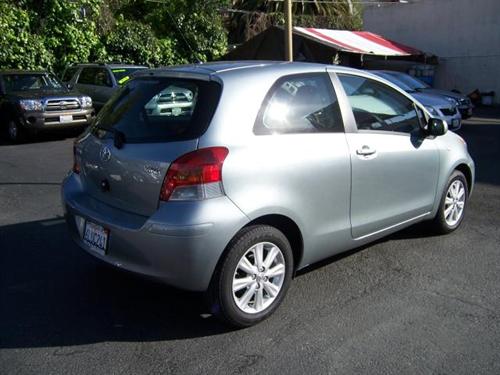 Toyota Yaris 2011 photo 1