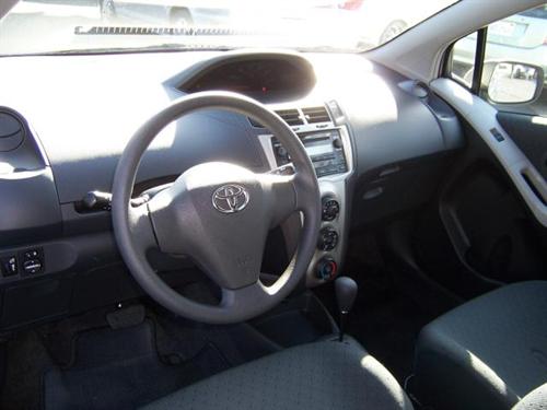 Toyota Yaris 2011 photo 2