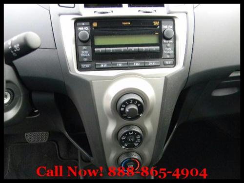 Toyota Yaris 2011 photo 1