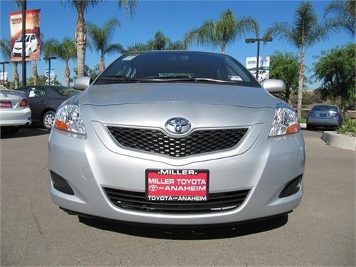 Toyota Yaris 2011 photo 2