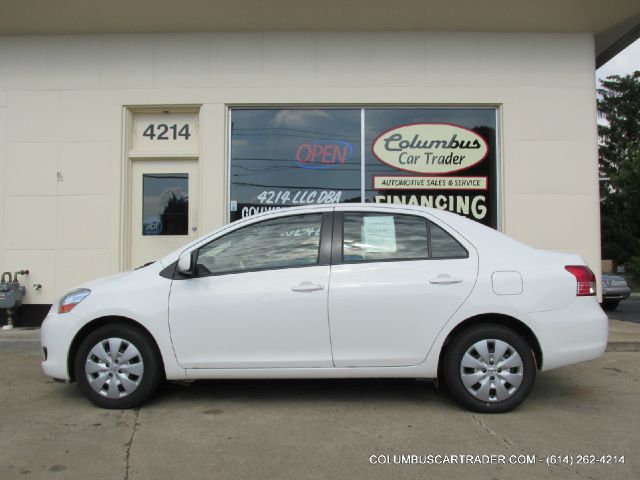 Toyota Yaris 2011 photo 1