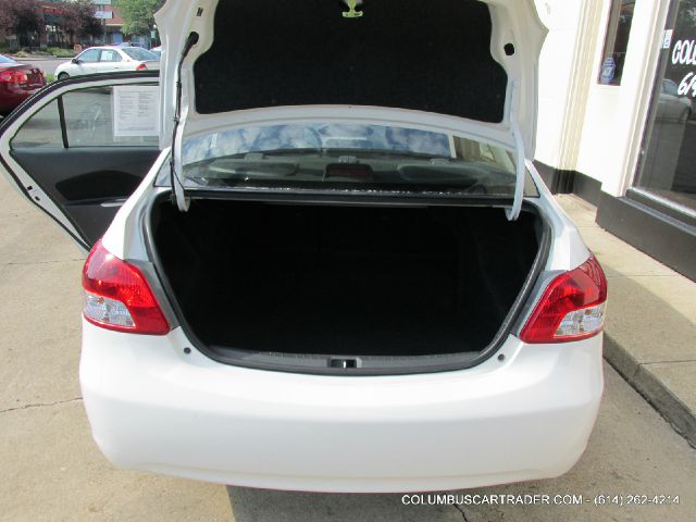 Toyota Yaris 2011 photo 3