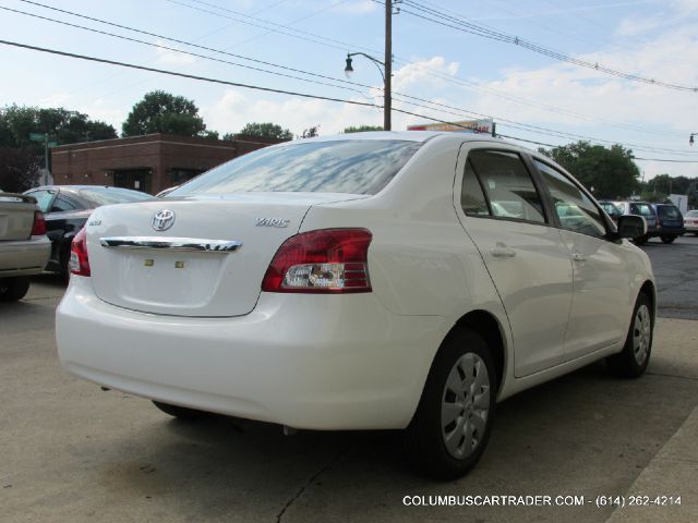 Toyota Yaris 2011 photo 4