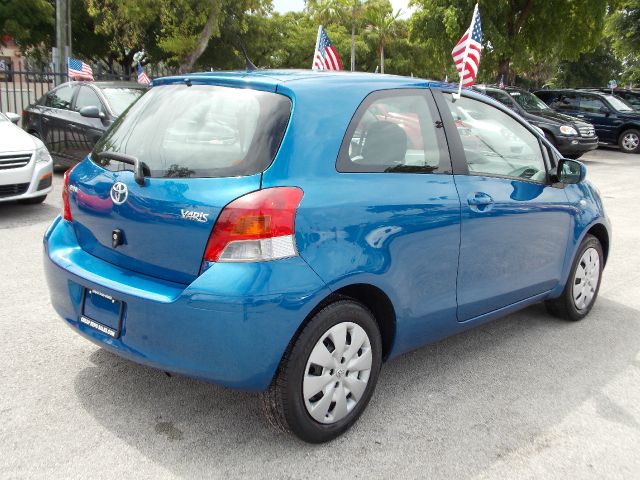 Toyota Yaris 2011 photo 1