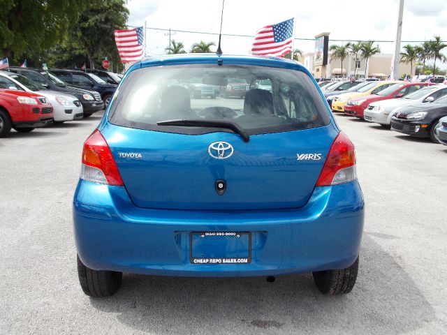 Toyota Yaris 2011 photo 2