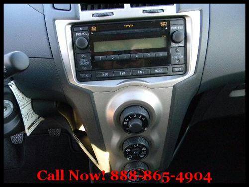 Toyota Yaris 2011 photo 1