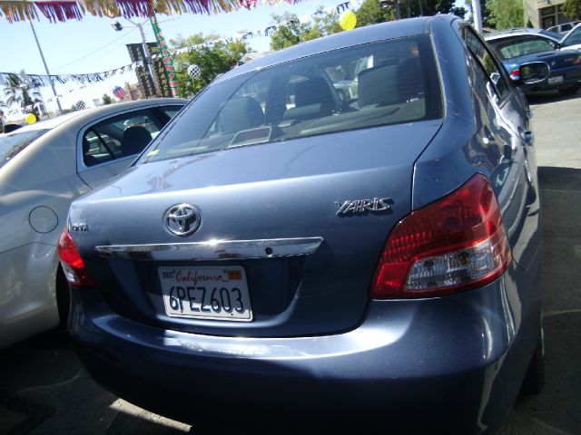 Toyota Yaris 2011 photo 1