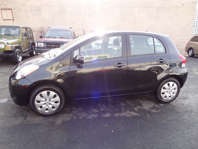 Toyota Yaris 2011 photo 1