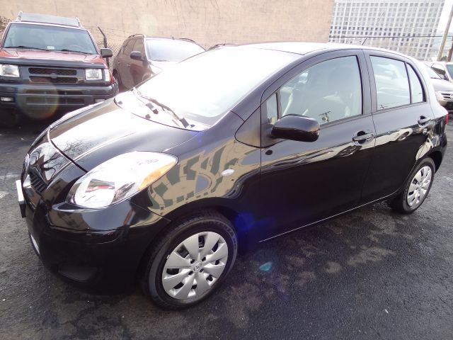 Toyota Yaris 2011 photo 2