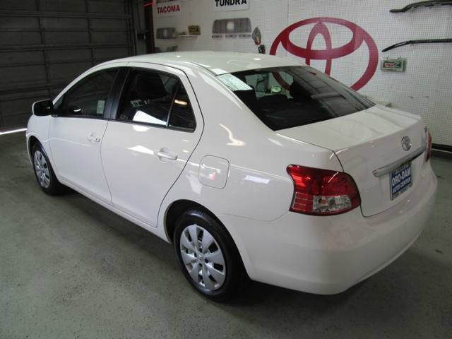 Toyota Yaris 2012 photo 3