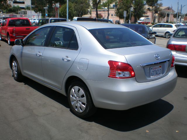 Toyota Yaris 2012 photo 3