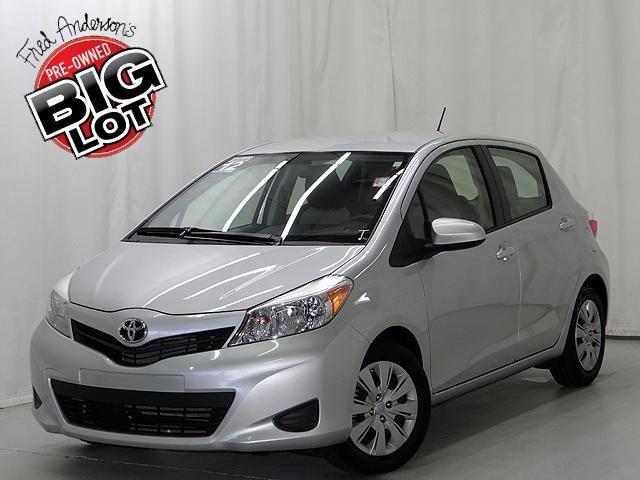 Toyota Yaris 2012 photo 2