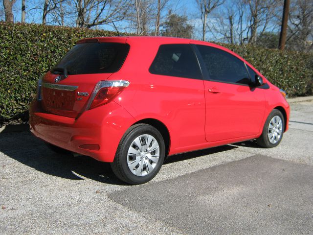 Toyota Yaris 2012 photo 2