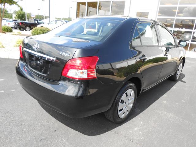 Toyota Yaris 2012 photo 1