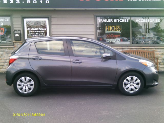 Toyota Yaris 2012 photo 1