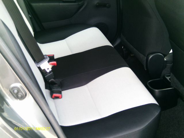 Toyota Yaris 2012 photo 2