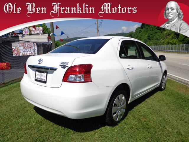 Toyota Yaris 2012 photo 2