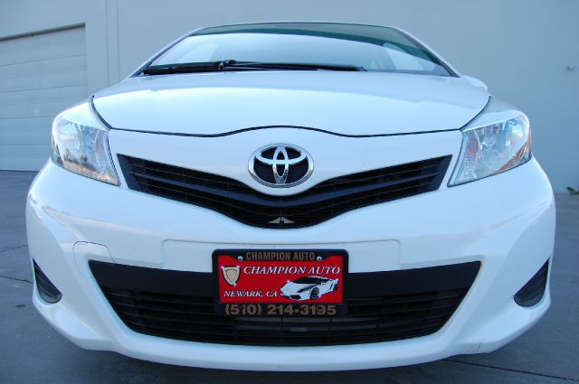Toyota Yaris 2012 photo 1