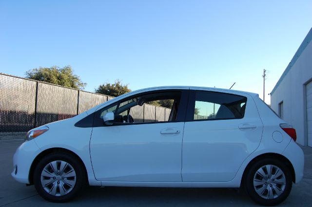 Toyota Yaris 2012 photo 4
