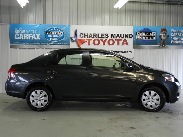 Toyota Yaris 2012 photo 2