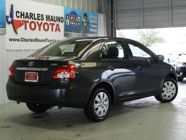 Toyota Yaris 2012 photo 4