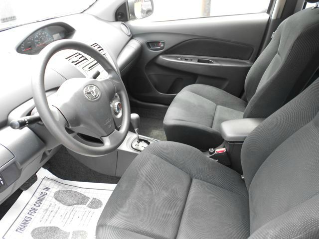 Toyota Yaris 2012 photo 0