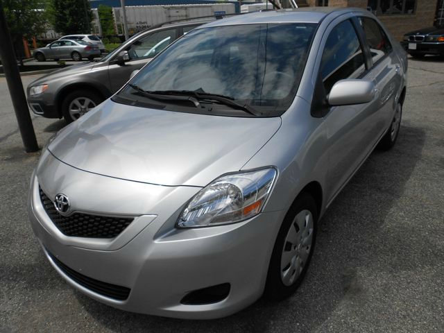 Toyota Yaris 2012 photo 2