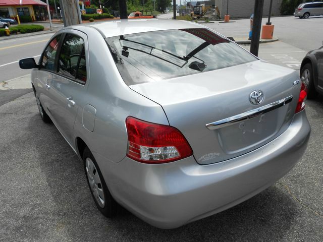 Toyota Yaris 2012 photo 3