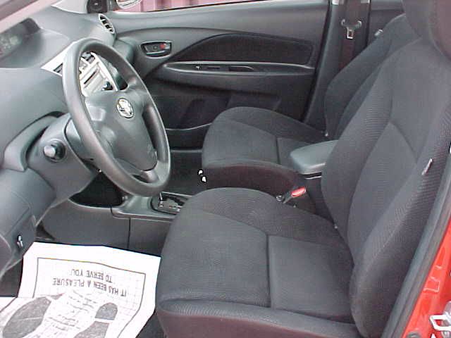 Toyota Yaris 2012 photo 2