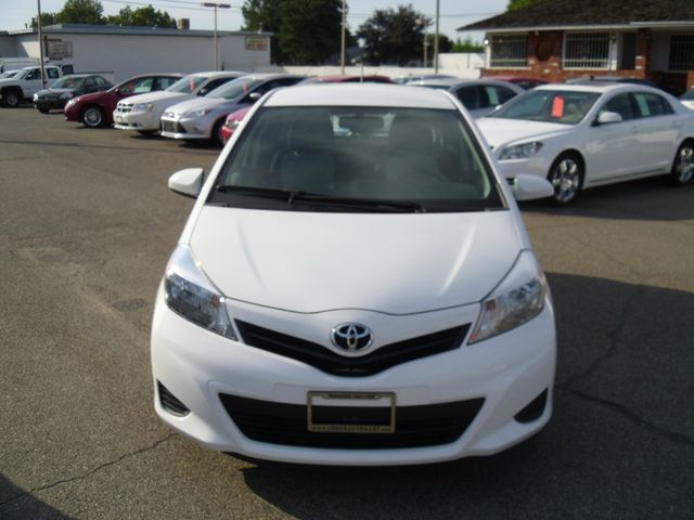 Toyota Yaris 2012 photo 2