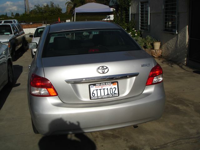 Toyota Yaris 2012 photo 3