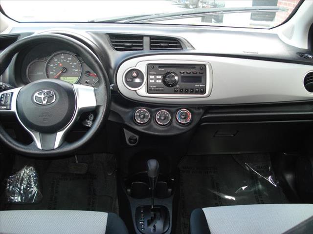 Toyota Yaris 2012 photo 4