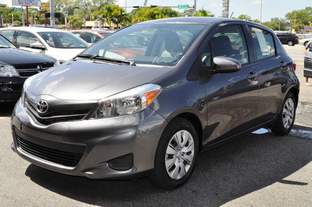 Toyota Yaris 2013 photo 2