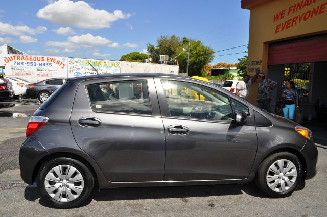 Toyota Yaris 2013 photo 3