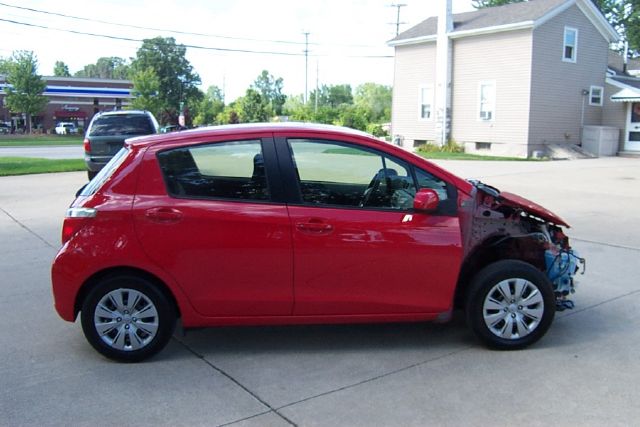 Toyota Yaris 2013 photo 1