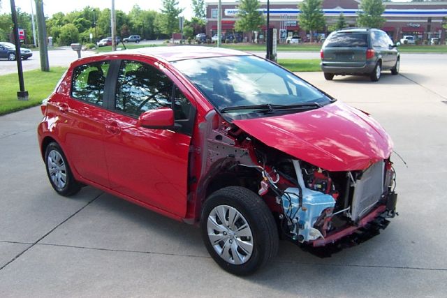 Toyota Yaris 2013 photo 2