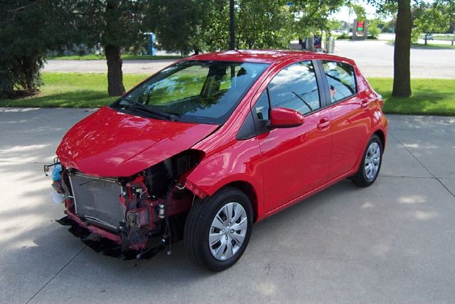 Toyota Yaris 2013 photo 4