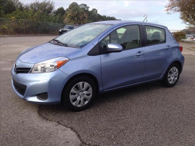 Toyota Yaris 2013 photo 2
