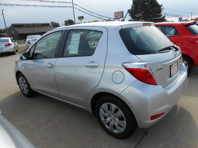 Toyota Yaris 2013 photo 1