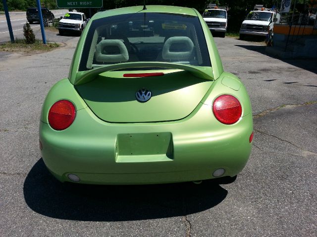 Volkswagen Beetle 2000 photo 1