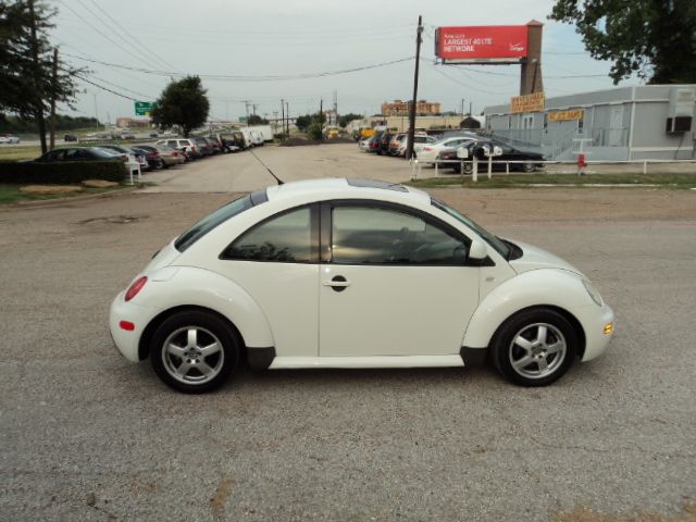 Volkswagen Beetle 2000 photo 1