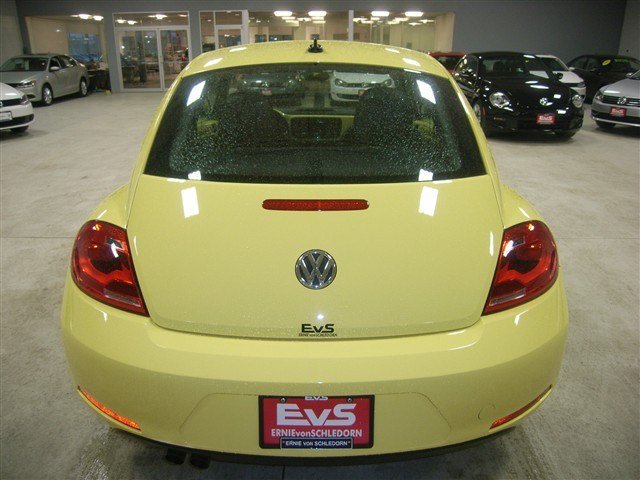 Volkswagen Beetle 2012 photo 2