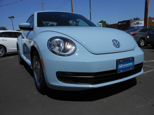 Volkswagen Beetle 2012 photo 2