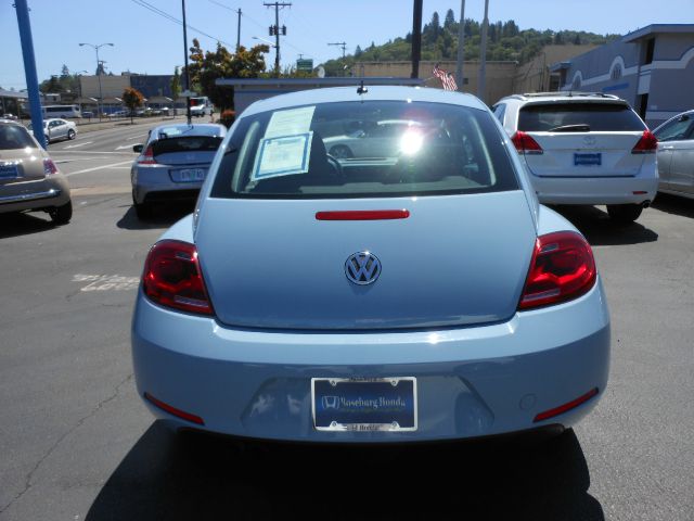 Volkswagen Beetle 2012 photo 3