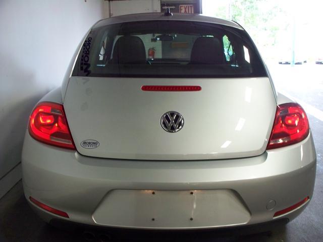 Volkswagen Beetle 2013 photo 1